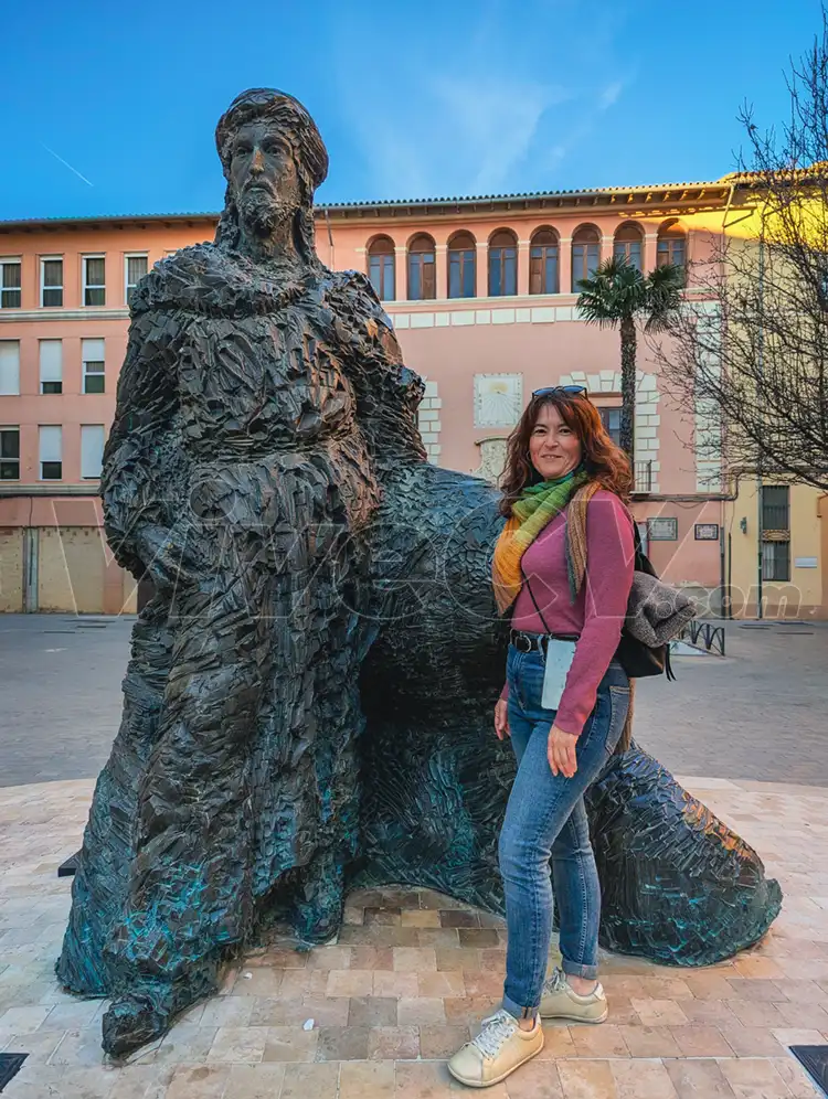 Escultura Ibn Tumlus en Alzira